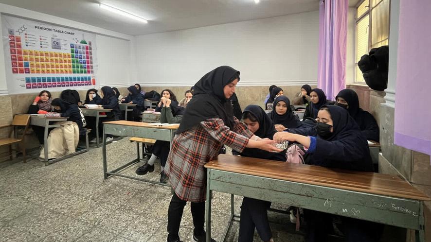 توزیع مکمل آهن و ویتامین دی برای دانش‌آموزان در مدارس تحت پوشش مرکز بهداشت جنوب تهران